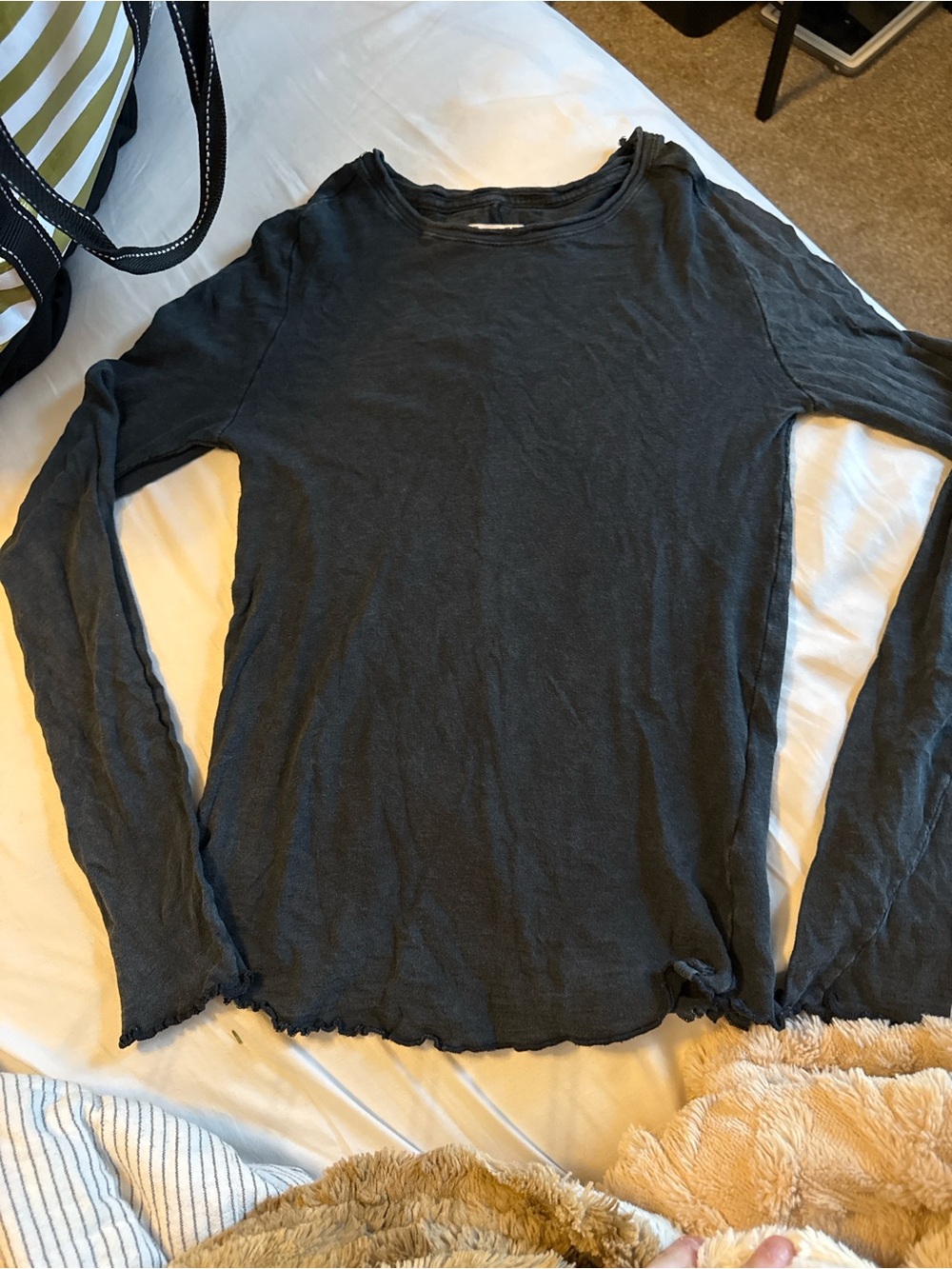 We The Free Medium Long-Sleeve Crewneck Tee with ruffled ends - Charcoal Gray